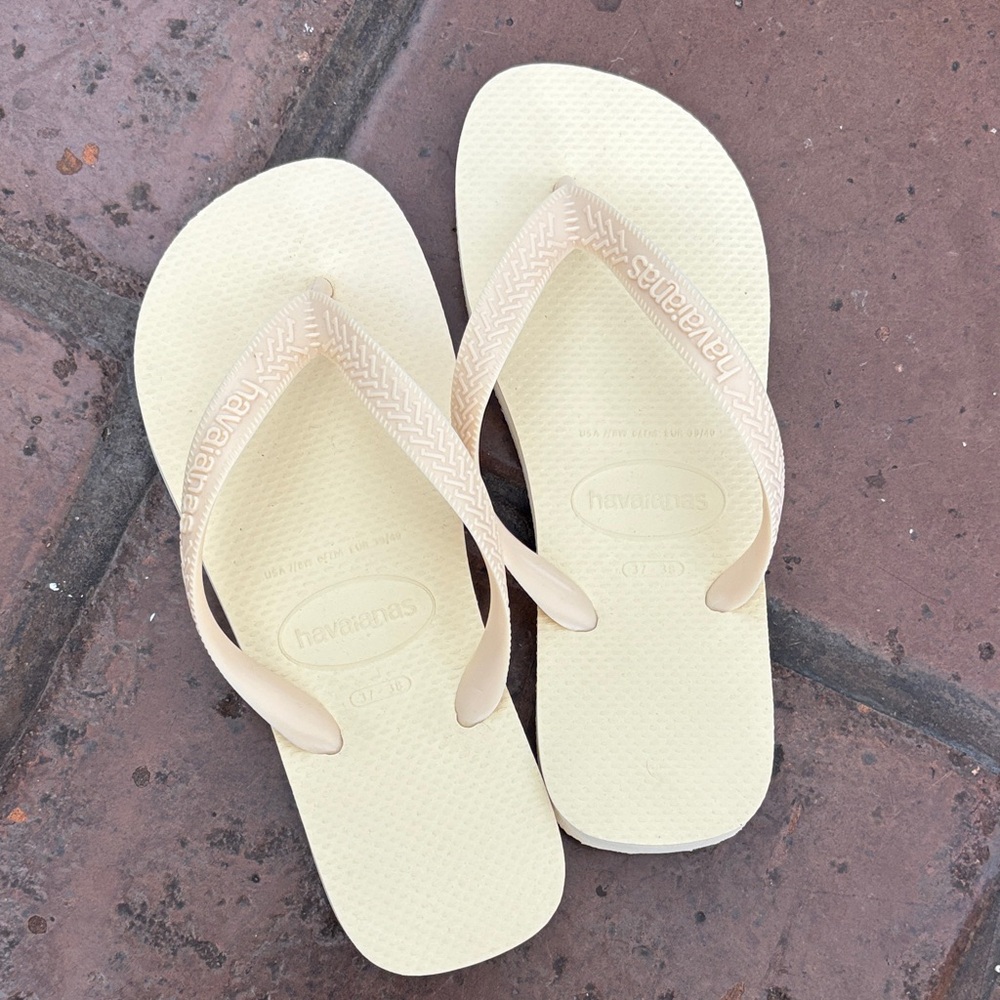 Havaianas Butter Yellow Top Flip Flops